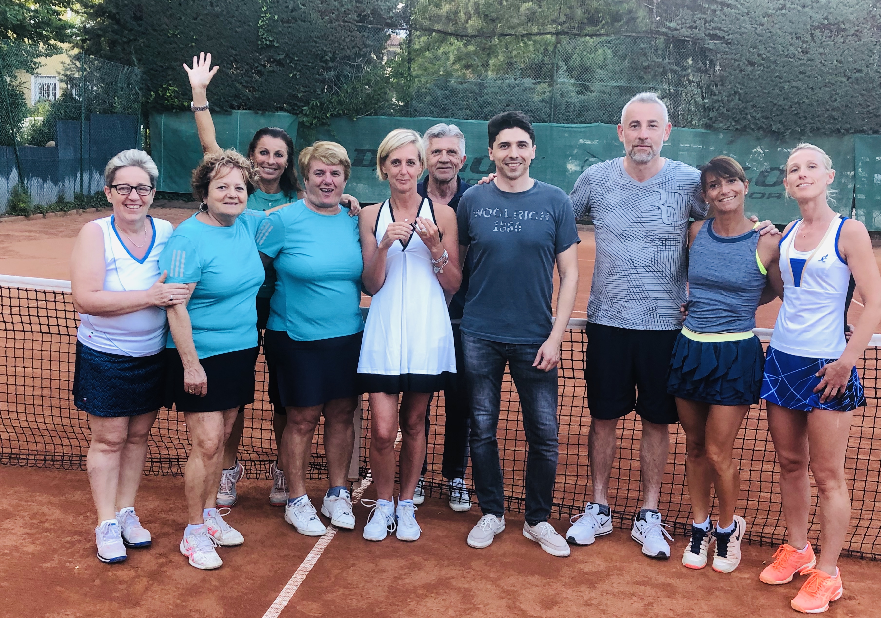 LE JOTTINI GIRLS STACCANO IL BIGLIETTO PER JESOLO