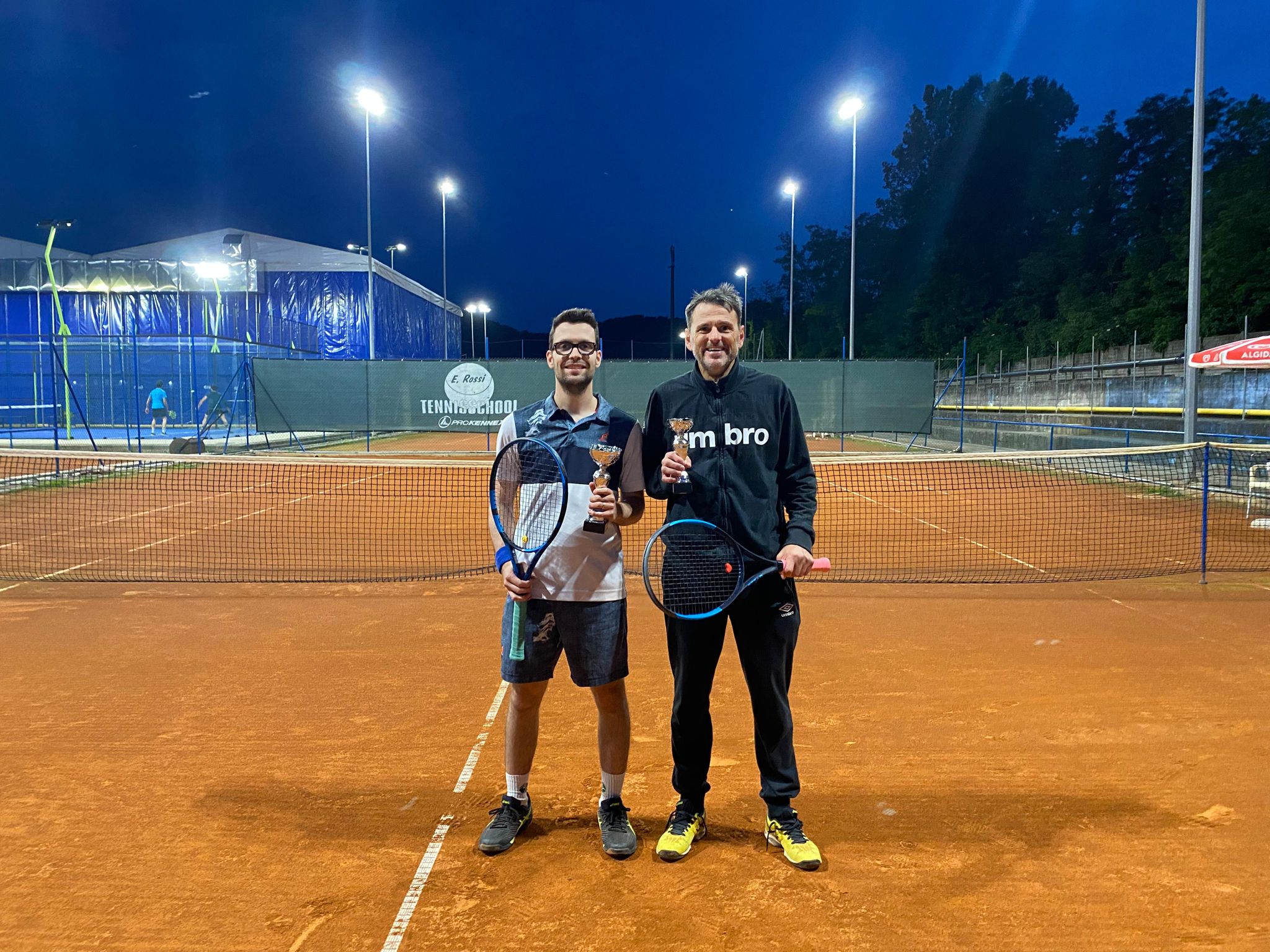 FABIO BELLEBONO AL SETTIMO CIELO AL CLUB AZZURRI DOPO IL SUO PRIMO MERITATO TITOLO