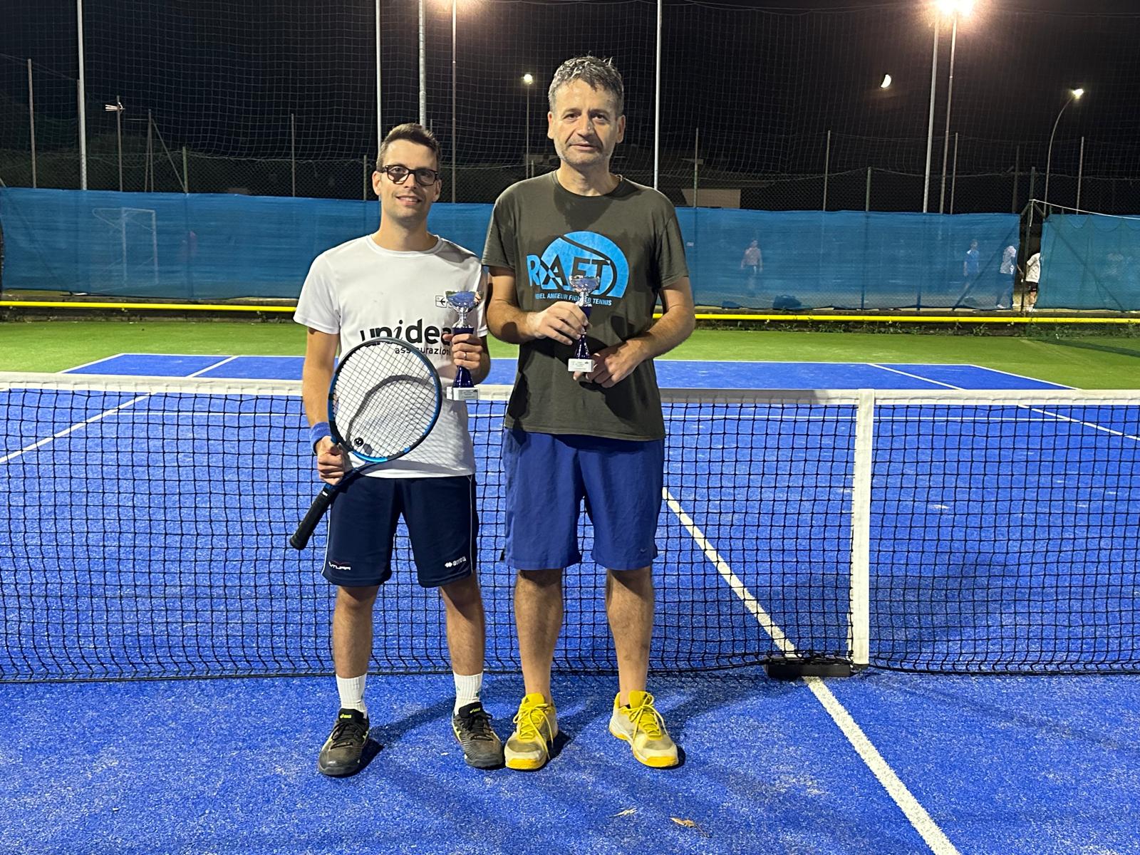 FABIO BELLEBONO INDOSSA L'ABITO GOLD DOPO LA VITTORIA A LOGRATO CONTRO ALESSANDRO TROVATO