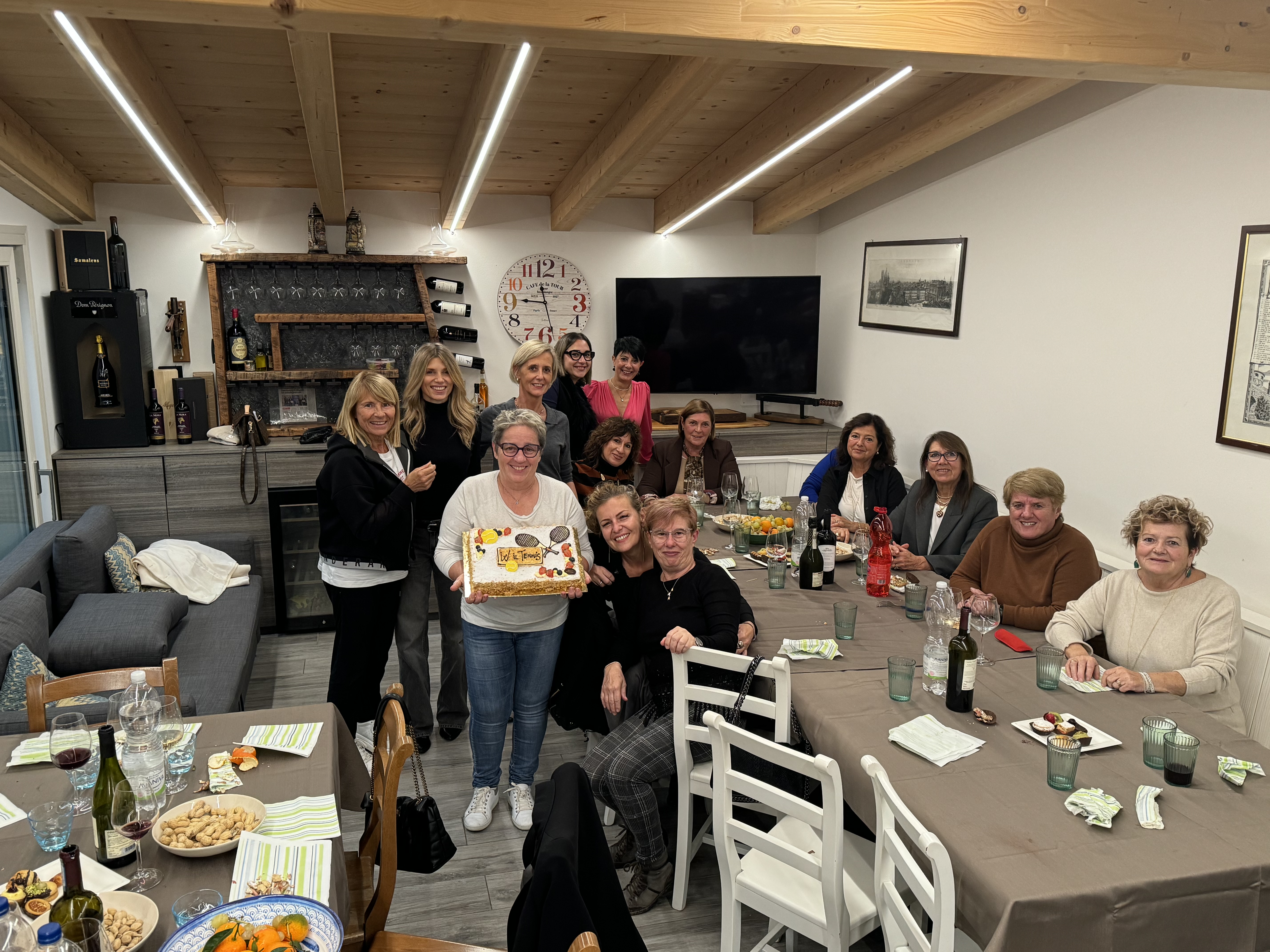 TUTTE LE DONNE DELLA VALLE A CASA PELI